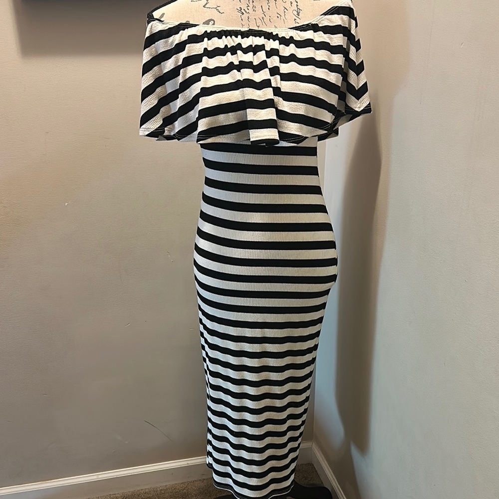 Black and White Off-Shoulder Bodycon Dress
